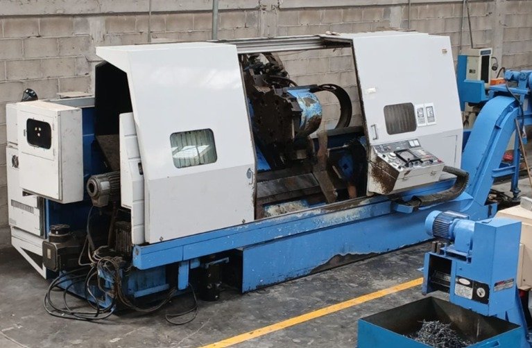 Torno CNC en operación